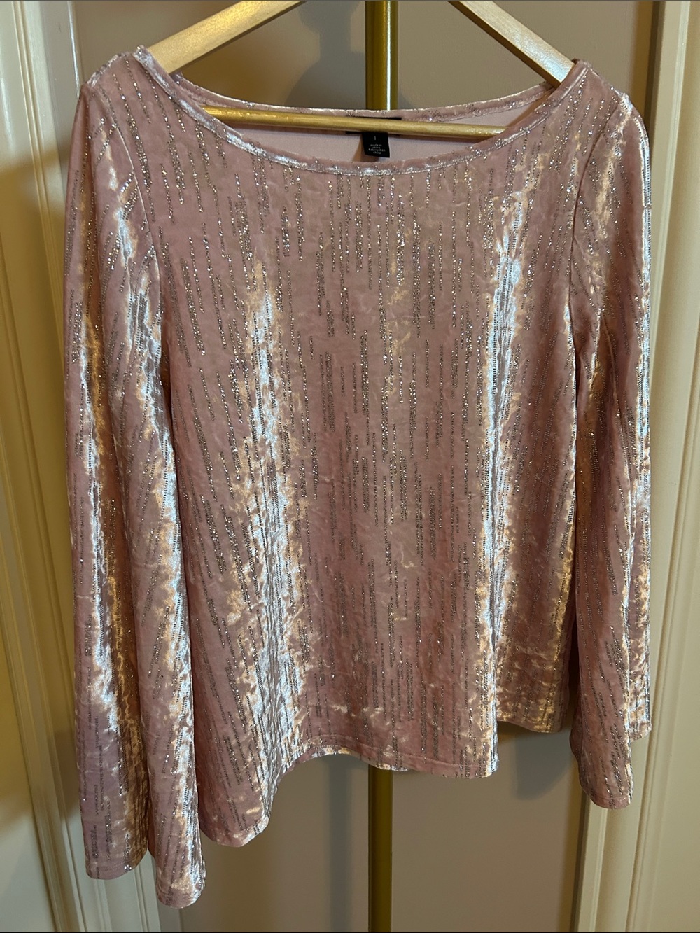 Halogen Metallic Split Cuff Velvet Top(size XL)